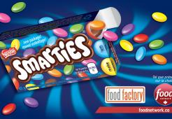 SMARTIES les fait durer un peu plus longtemps avec des friandises colorées en portions!